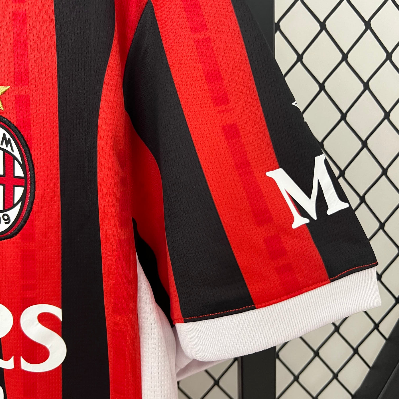 Officiële AC Milan Thuis Shirt 2024/2025 - Rood en Zwart met Witte Details