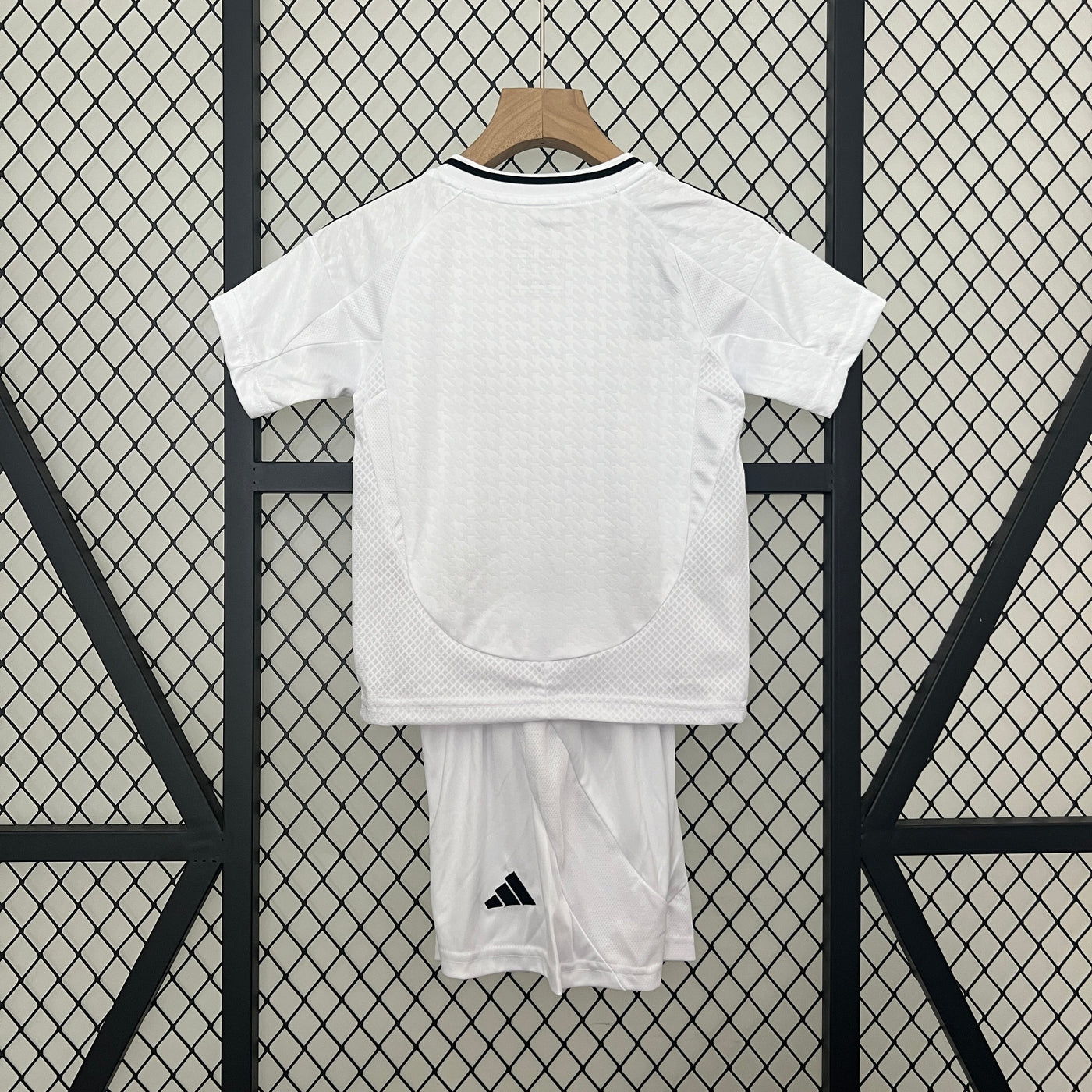 Real Madrid Kids Home 2024/2025 – Maten van 16 tot 28