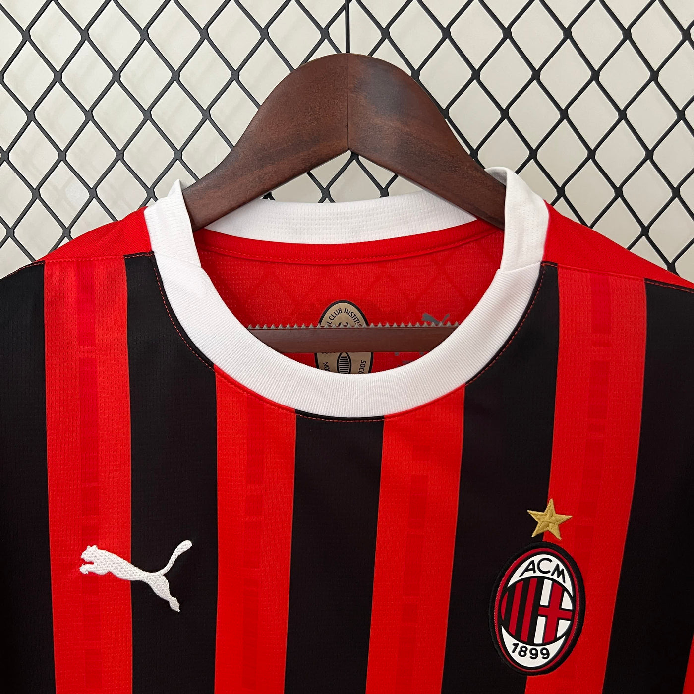 Officiële AC Milan Thuis Shirt 2024/2025 - Rood en Zwart met Witte Details
