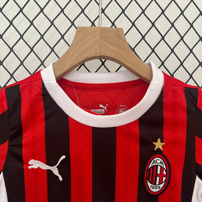 Milan Kids Home 2024/2025 – Maten van 16 tot 28 voor Jonge Rossoneri!