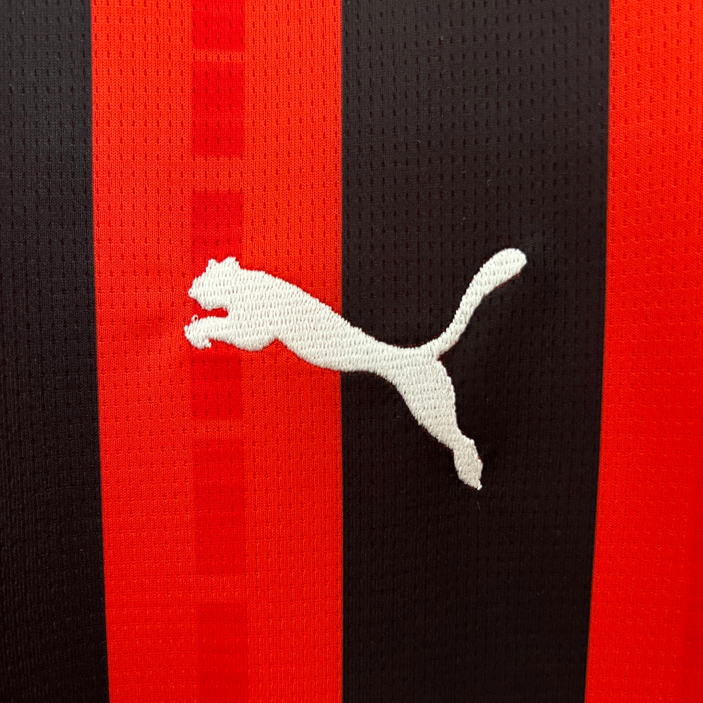 Officiële AC Milan Thuis Shirt 2024/2025 - Rood en Zwart met Witte Details