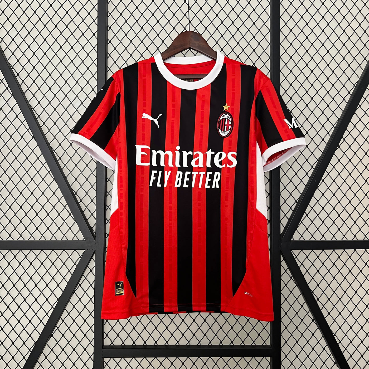 Officiële AC Milan Thuis Shirt 2024/2025 - Rood en Zwart met Witte Details