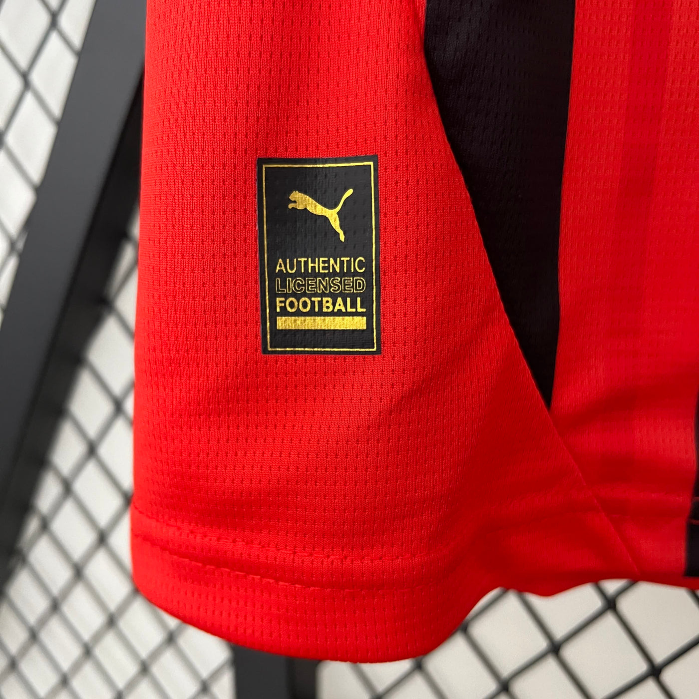Officiële AC Milan Thuis Shirt 2024/2025 - Rood en Zwart met Witte Details